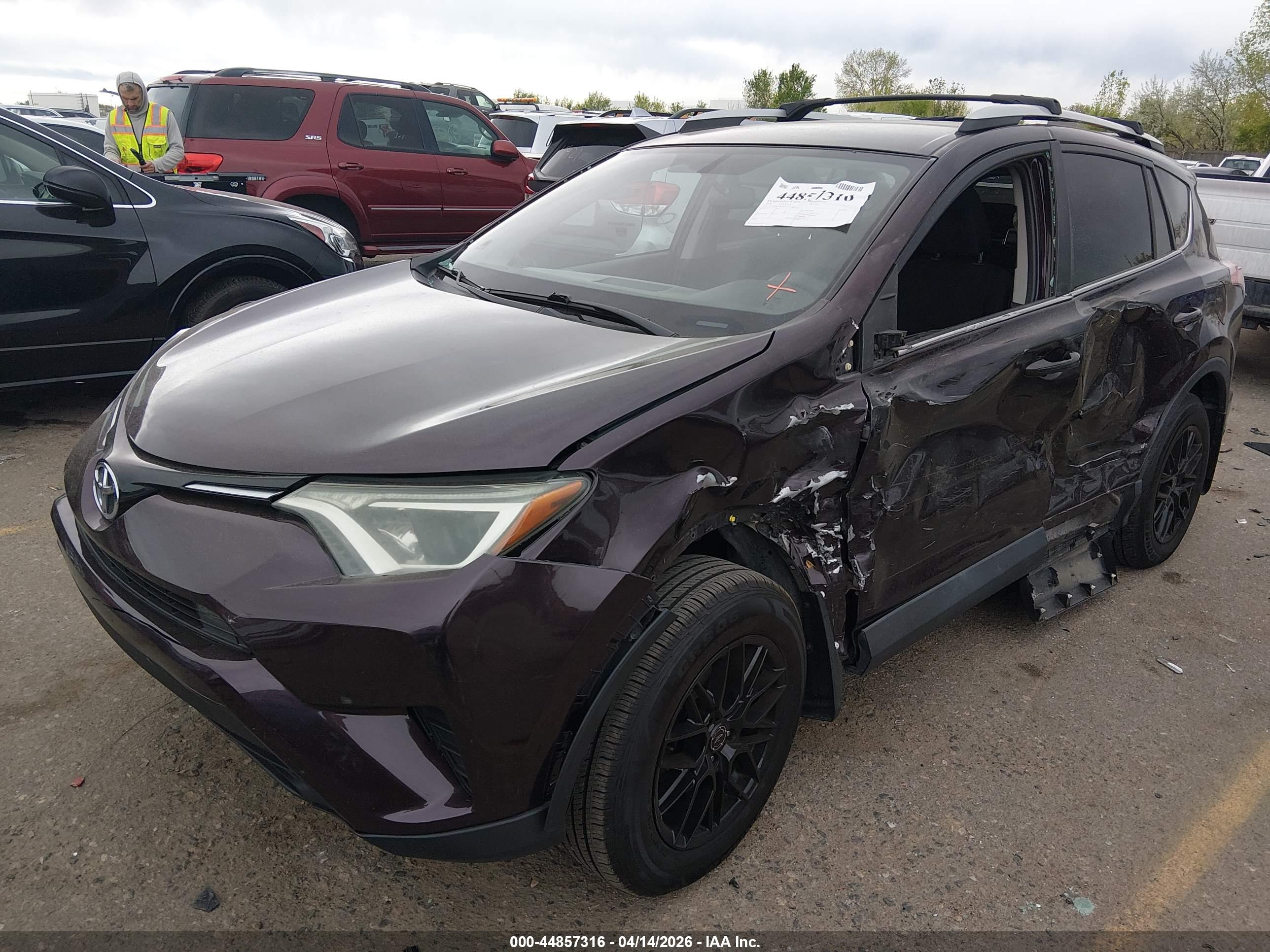 2016 TOYOTA RAV 4 — VIN 2T3BFREV4GW531675 — photo 2